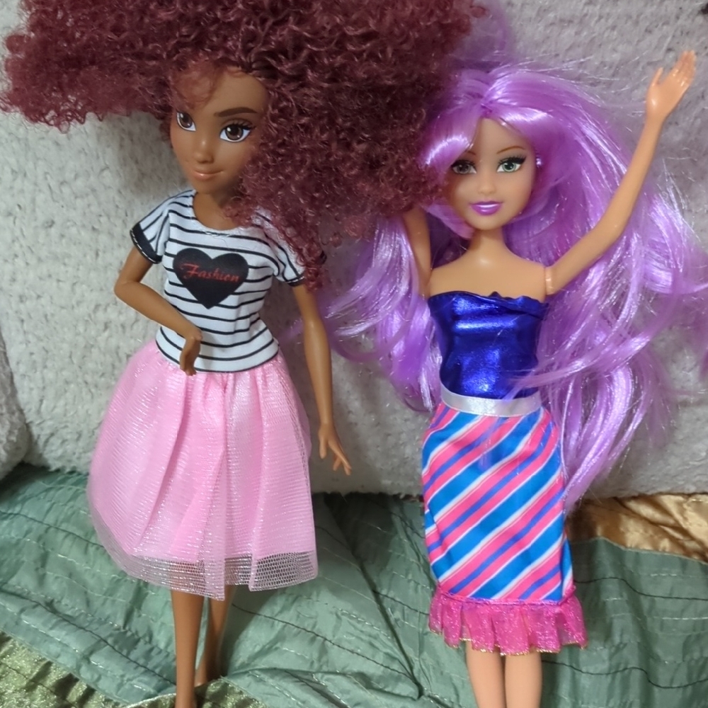 Fashion Descendants Doll Set with Pink and Purple Outfits